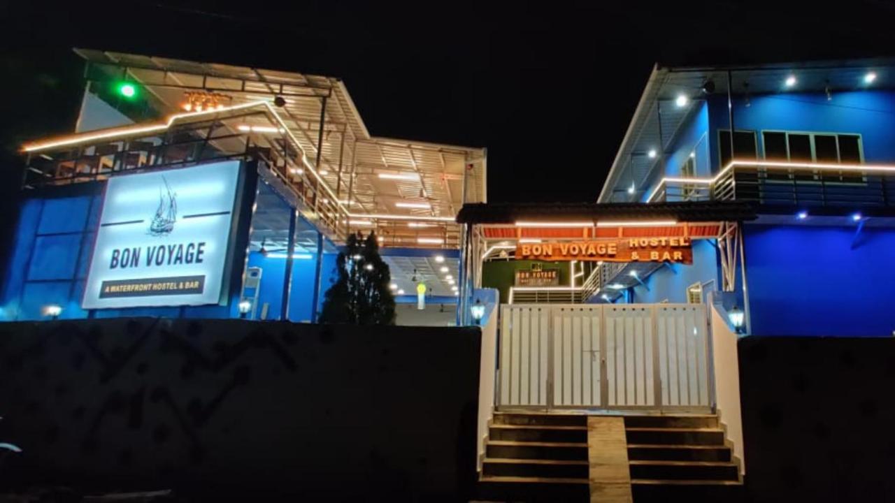 Bon Voyage Sea View Hostel วากาตอร์ ภายนอก รูปภาพ