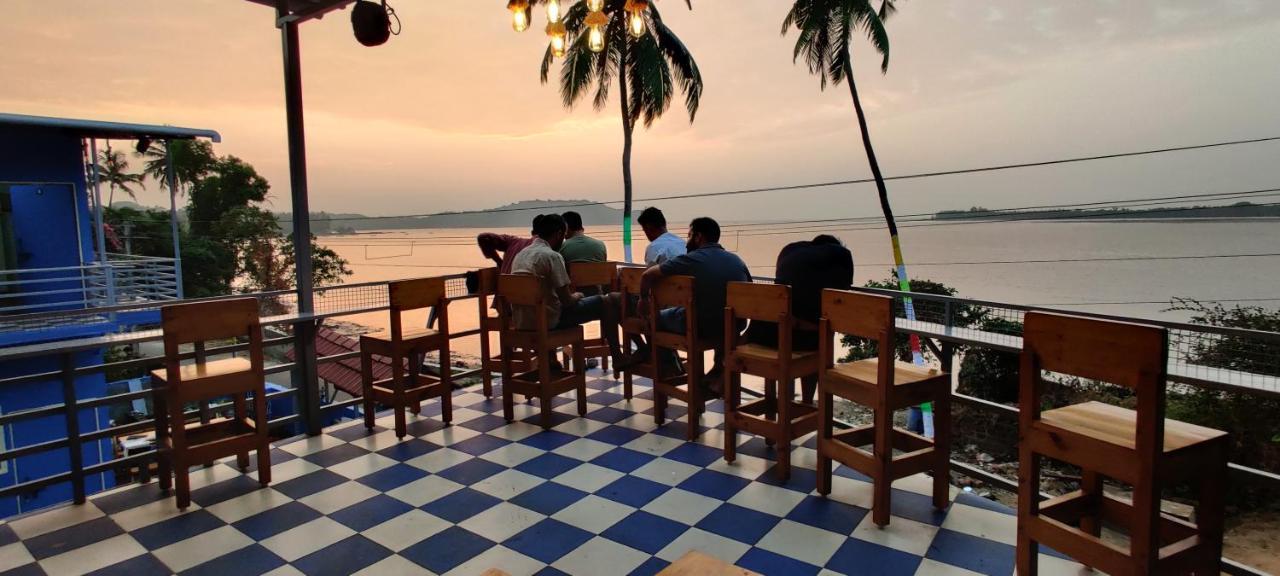 Bon Voyage Sea View Hostel วากาตอร์ ภายนอก รูปภาพ