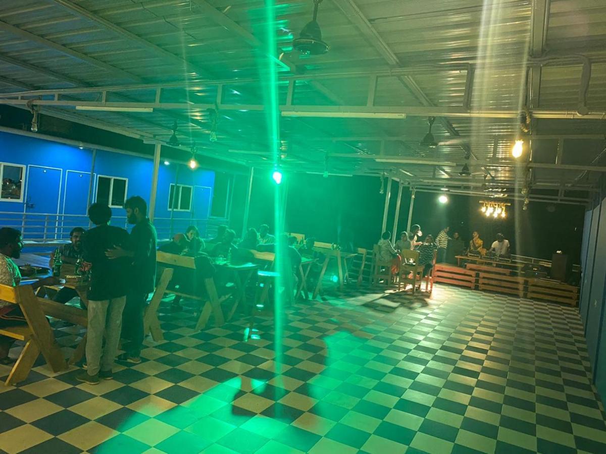 Bon Voyage Sea View Hostel วากาตอร์ ภายนอก รูปภาพ