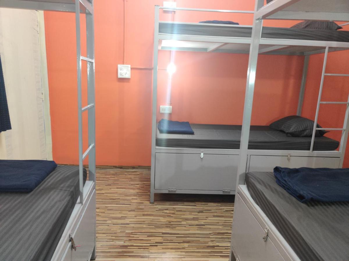 Bon Voyage Sea View Hostel วากาตอร์ ภายนอก รูปภาพ