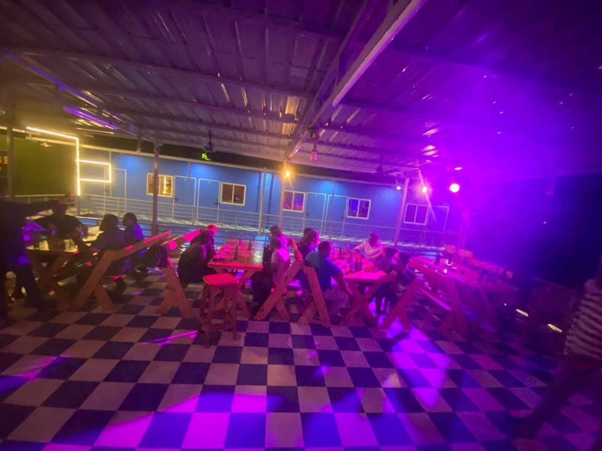 Bon Voyage Sea View Hostel วากาตอร์ ภายนอก รูปภาพ