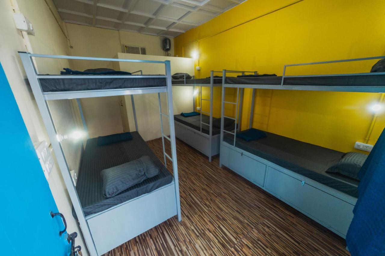 Bon Voyage Sea View Hostel วากาตอร์ ภายนอก รูปภาพ