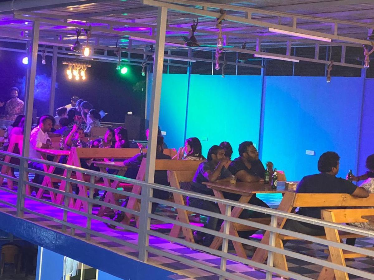 Bon Voyage Sea View Hostel วากาตอร์ ภายนอก รูปภาพ