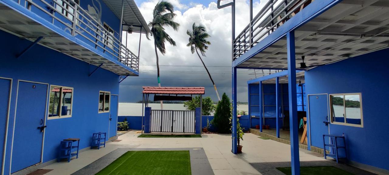 Bon Voyage Sea View Hostel วากาตอร์ ภายนอก รูปภาพ