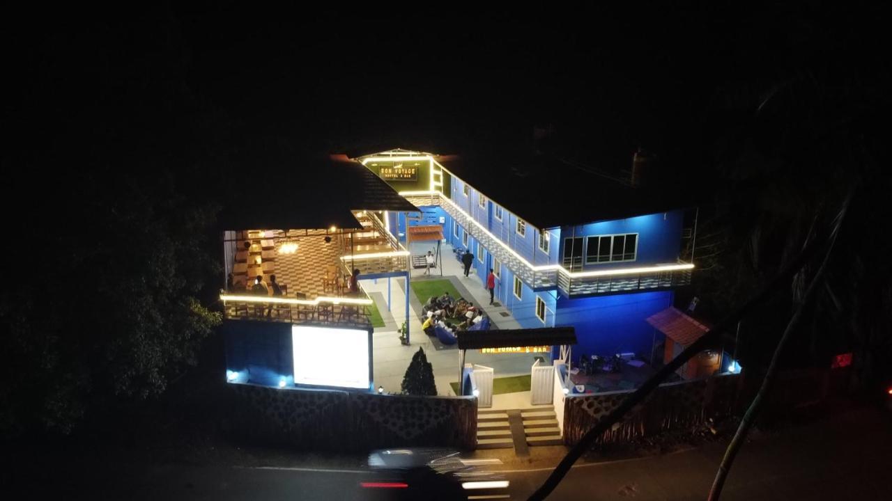 Bon Voyage Sea View Hostel วากาตอร์ ภายนอก รูปภาพ