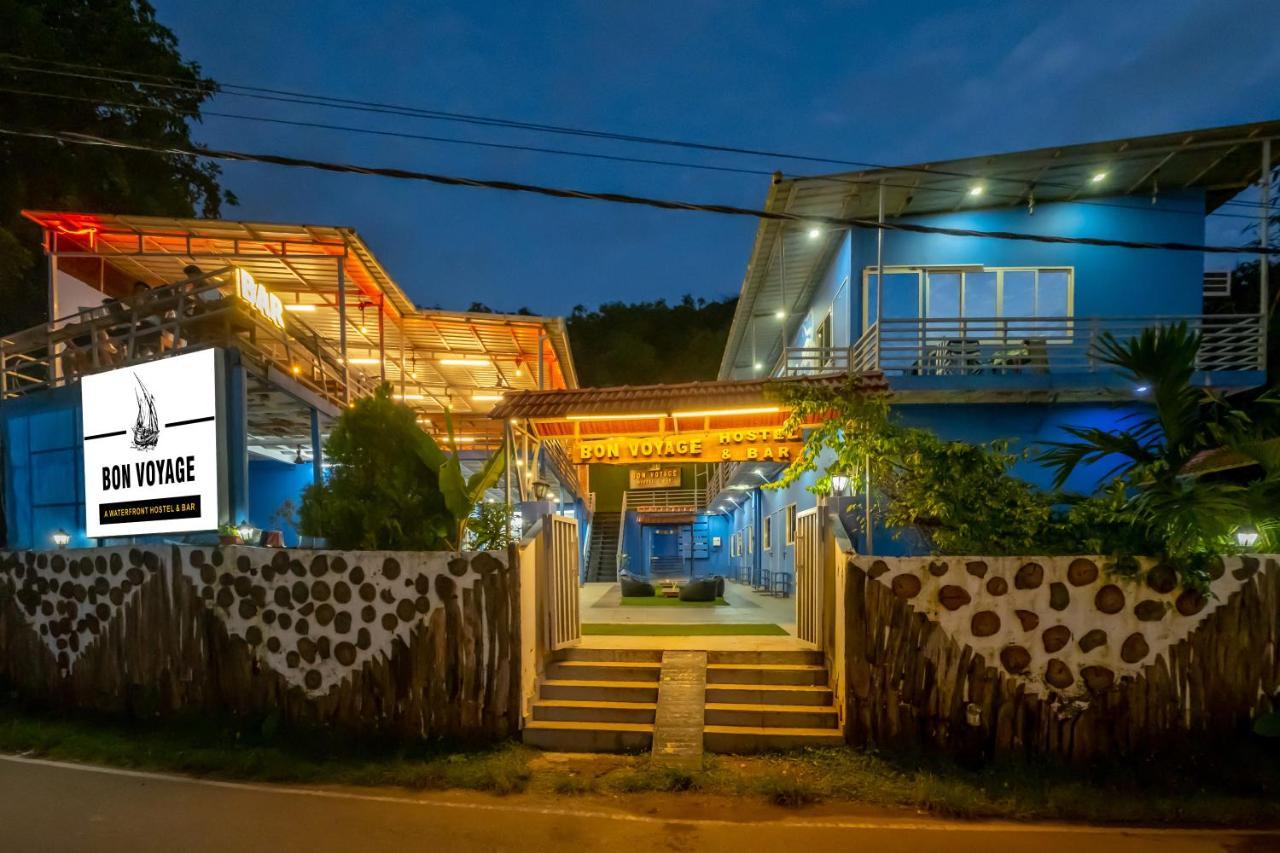 Bon Voyage Sea View Hostel วากาตอร์ ภายนอก รูปภาพ