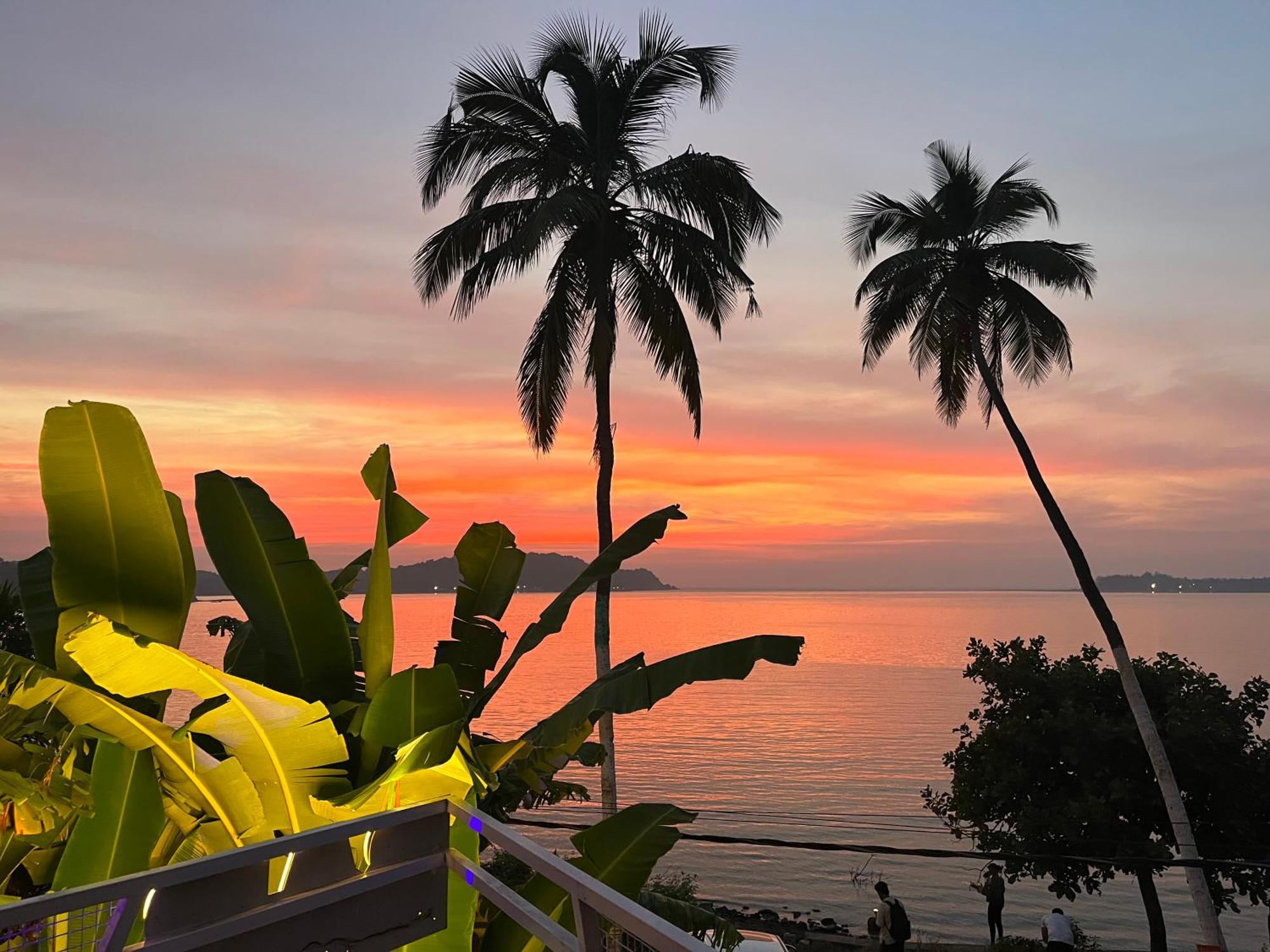 Bon Voyage Sea View Hostel วากาตอร์ ภายนอก รูปภาพ